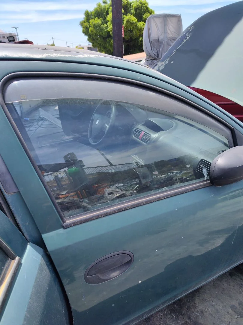 Foto de LUNA DELANTERA DERECHA OPEL CORSA C 1.2 16V CAT (Z 12 XE / LW4) (75 CV / 55 KW) referencia 13205913