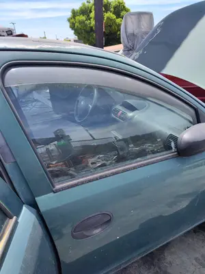 Foto de LUNA DELANTERA DERECHA OPEL CORSA C 1.2 16V CAT (Z 12 XE / LW4) (75 CV / 55 KW) referencia 13205913