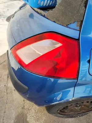 Foto de PILOTO TRASERO DERECHO RENAULT MEGANE II BERLINA 5P 1.5 dCi Diesel (101 CV / 74 KW)