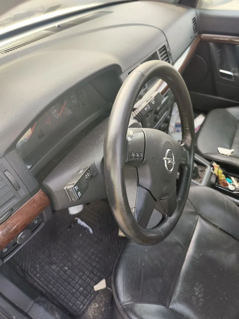 Foto de VOLANTE OPEL VECTRA C BERLINA 2.2 16V DTI CAT (Y 22 DTR / L50) (125 CV / 92 KW) referencia 24439965