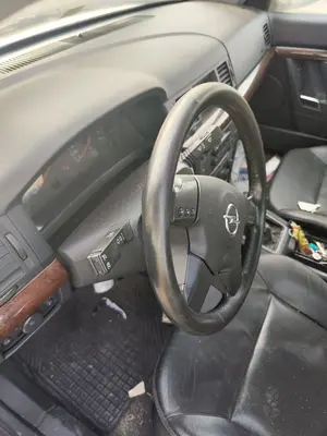 Foto de VOLANTE OPEL VECTRA C BERLINA 2.2 16V DTI CAT (Y 22 DTR / L50) (125 CV / 92 KW) referencia 24439965
