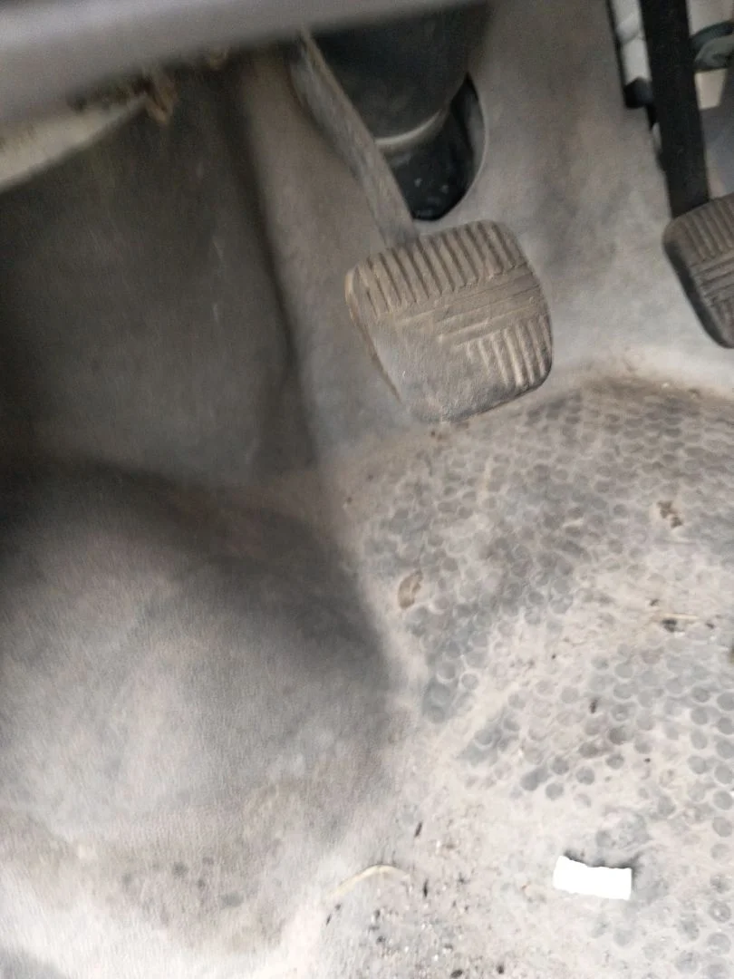 Foto de PEDAL EMBRAGUE NISSAN VANETTE CARGO 2.3 Diesel (75 CV / 55 KW)