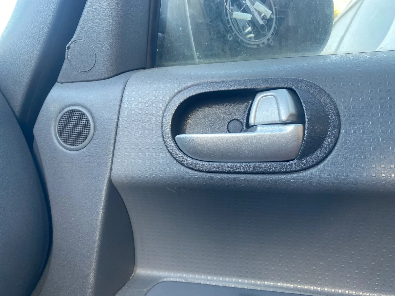 Foto de MANETA INTERIOR DELANTERA DERECHA MITSUBISHI COLT CZ3 BERL. 5 (Z30A) 1.3 CAT (95 CV / 70 KW)