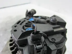 Foto de ALTERNADOR VOLKSWAGEN GOLF IV BERLINA (1J1)(10.1997) 1.6 16V (105 CV / 77 KW) referencia 028903028D foto 2