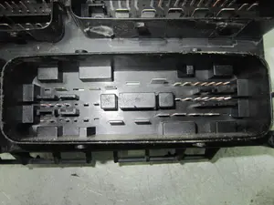 Foto de CAJA RELES / FUSIBLES OPEL CORSA D 1.2 16V CAT (Z 12 XEP / LB4) (80 CV / 59 KW) referencia 13217392 foto 4
