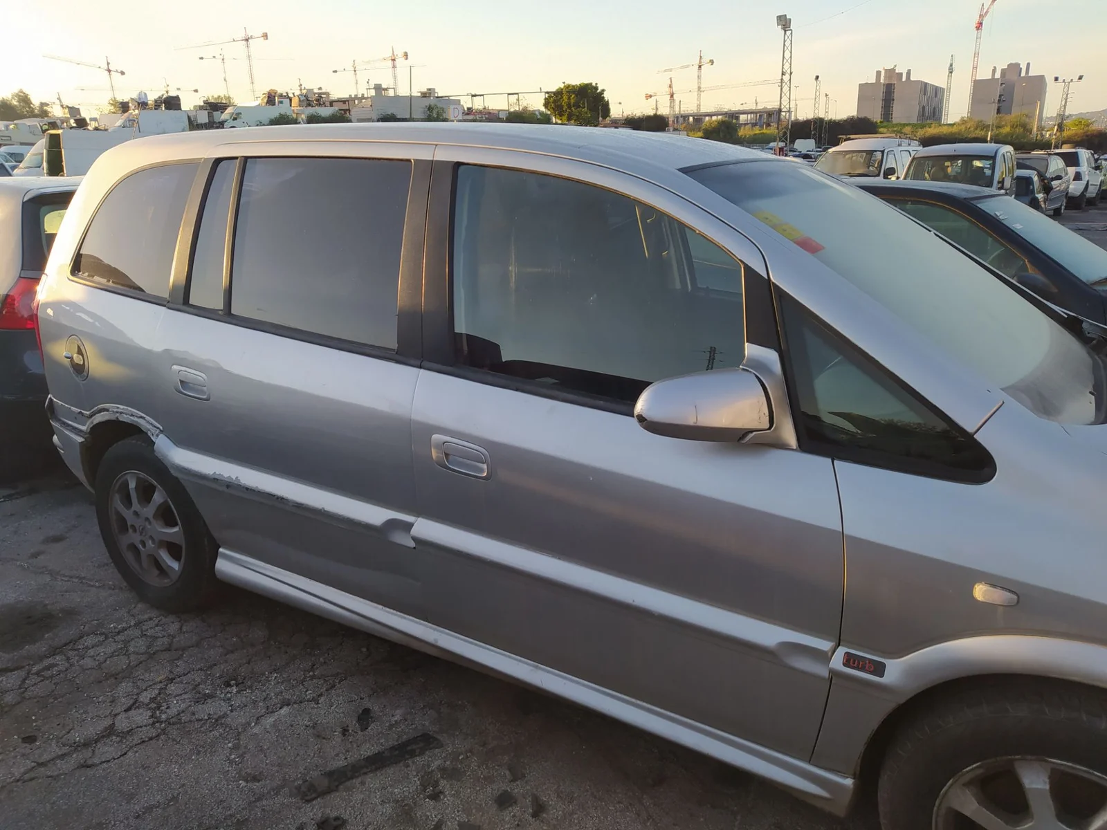 Foto de PUERTA TRASERA DERECHA OPEL ZAFIRA A 2.0 DTI (101 CV / 74 KW) referencia 13160995
