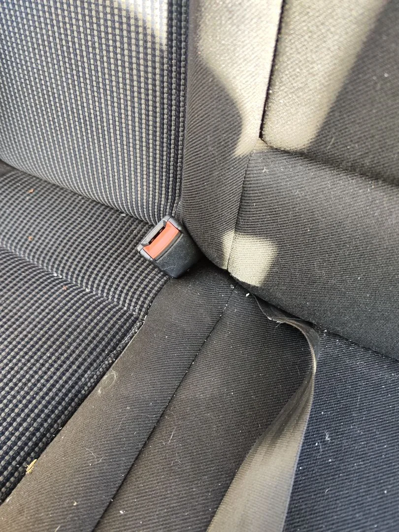 Foto de ENGANCHE CINTURON TRASERO DERECHO VOLKSWAGEN GOLF IV BERLINA (1J1)(10.1997) 2.0 (116 CV / 85 KW)