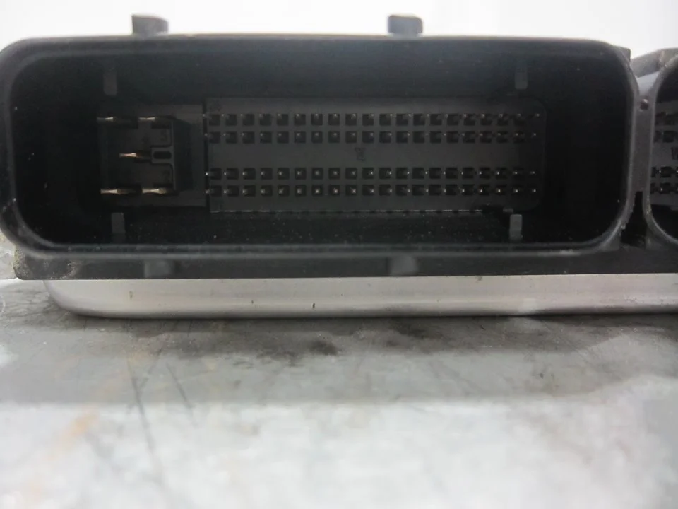 Foto de CENTRALITA MOTOR UCE SKODA FABIA (5J2) 1.2 (60 CV / 44 KW) referencia 038906019NL