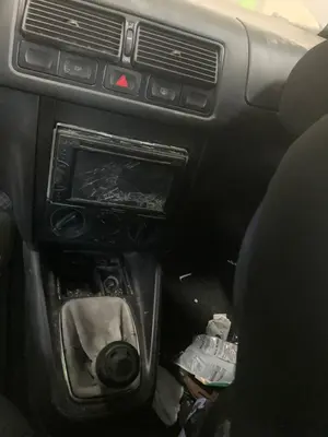 Foto de CONSOLA CENTRAL VOLKSWAGEN GOLF IV BERLINA (1J1)(10.1997) 1.9 TDI (101 CV / 74 KW)