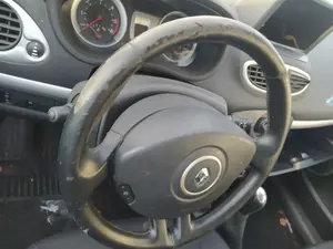 Foto de VOLANTE RENAULT CLIO III 1.2 16V (75 CV / 55 KW) referencia 484003466R