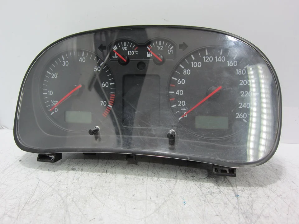 Foto de CUADRO INSTRUMENTOS VOLKSWAGEN GOLF IV BERLINA (1J1)(10.1997) 1.6 16V (105 CV / 77 KW) referencia 110080130