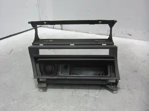 Foto de CENICERO BMW SERIE 3 BERLINA (E46) 1.9 CAT (118 CV / 87 KW) referencia 51168208722 foto 2