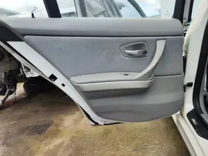 Foto de GUARNECIDO PUERTA TRASERA IZQUIERDA BMW SERIE 3 BERLINA (E90) 2.0 Turbodiesel CAT (143 CV / 105 KW)