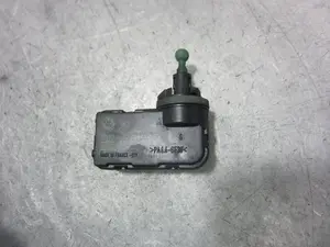Foto de MOTOR REGULACION FAROS VOLKSWAGEN GOLF IV BERLINA (1J1)(10.1997) 1.6 16V (105 CV / 77 KW) referencia 1J0941295F foto 2