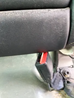 Foto de ENGANCHE CINTURON TRASERO CENTRAL RENAULT MEGANE IV BERLINA 5P