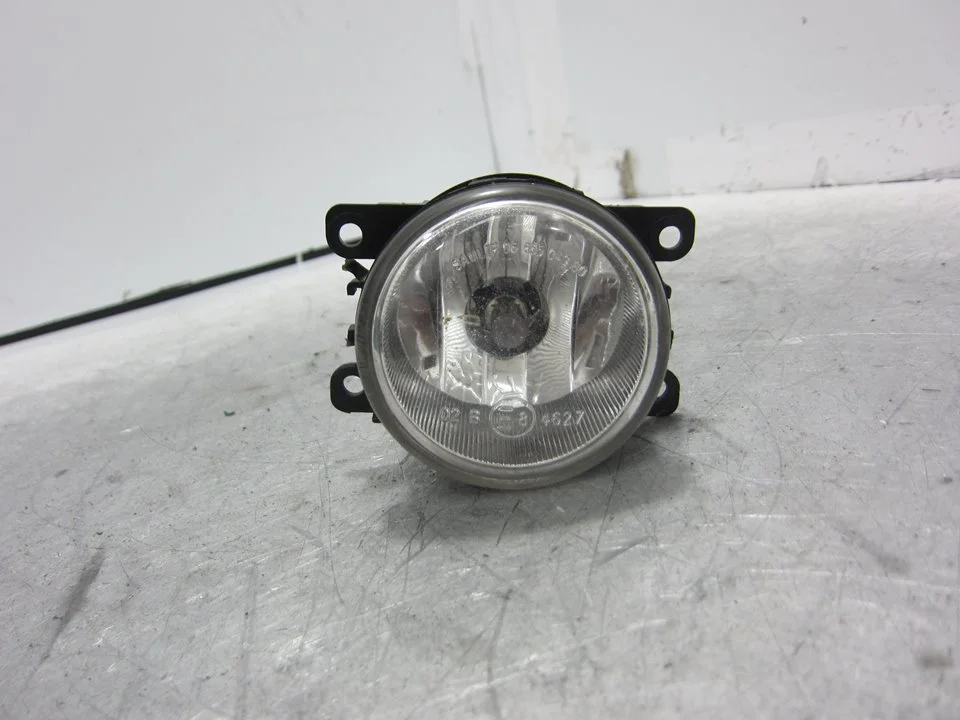 Foto de FARO ANTINIEBLA DERECHO CITROEN GRAND C4 PICASSO 1.6 16V HDi FAP (109 CV / 80 KW) referencia 9685504980