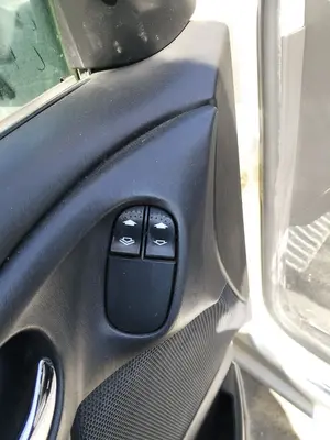 Foto de MANDO ELEVALUNAS DELANTERO IZQUIERDO FORD FOCUS BERLINA (CAK) 1.6 16V CAT (101 CV / 74 KW)