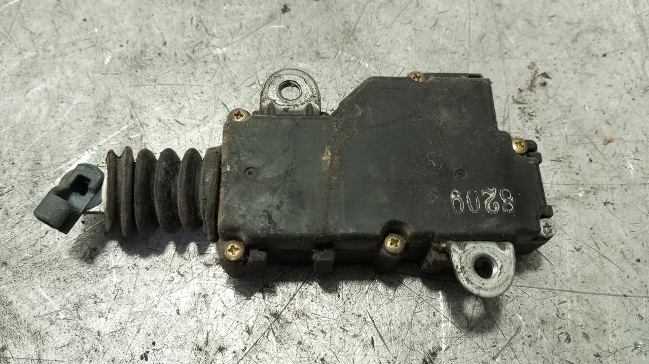 Foto de MOTOR CIERRE CENTRALIZADO LATERAL DERECHO NISSAN VANETTE CARGO 2.3 Diesel (75 CV / 55 KW)