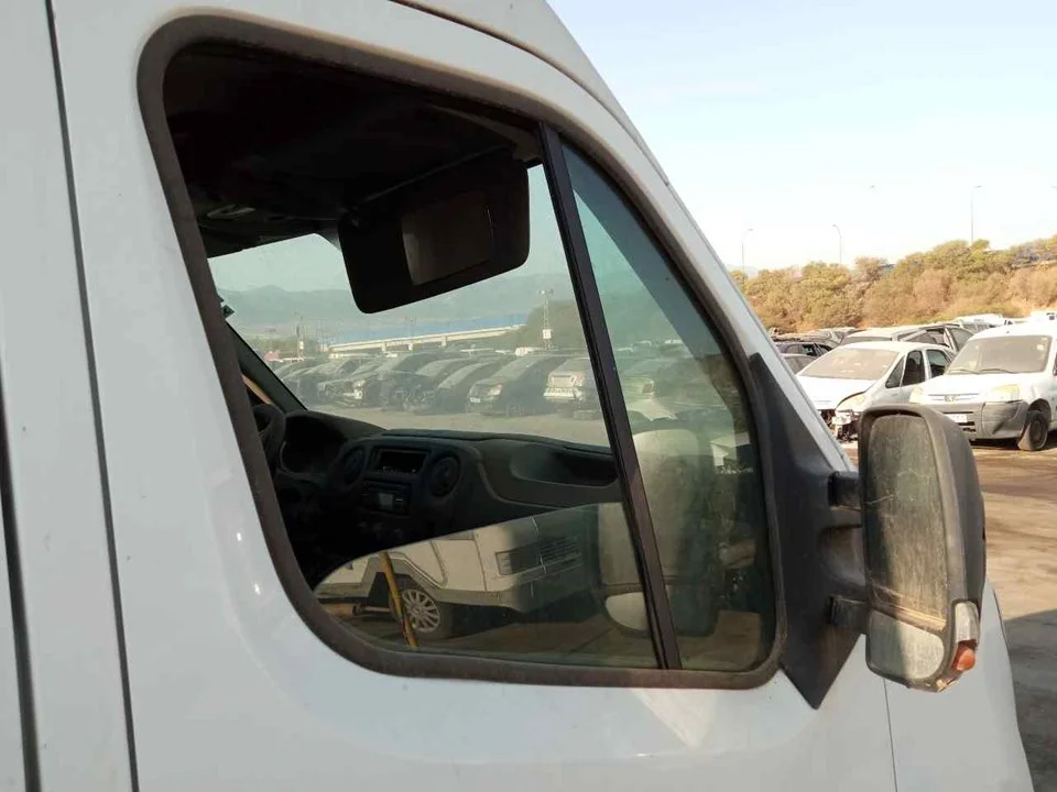 Foto de LUNA CUSTODIA DELANTERA DERECHA NISSAN NV400 FURGON (X62) 2.3 dCi Diesel CAT (125 CV / 92 KW)