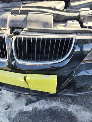 Foto de REJILLA DELANTERA BMW SERIE 3 BERLINA (E90) 2.0 16V Diesel (163 CV / 120 KW)