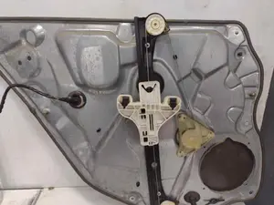 Foto de ELEVALUNAS TRASERO DERECHO VOLKSWAGEN POLO IV (9N1) 1.9 SDI (64 CV / 47 KW) referencia W06Q4839402B foto 5