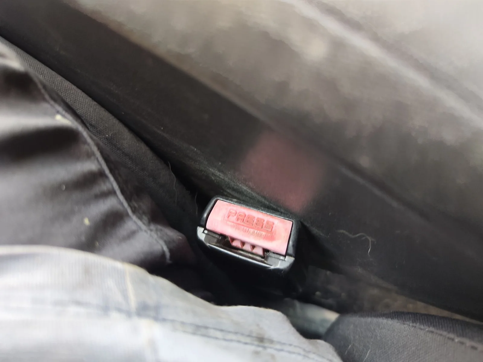 Foto de PRETENSOR AIRBAG IZQUIERDO RENAULT MEGANE II BERLINA 3P 1.9 dCi Diesel (120 CV / 88 KW)