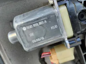 Foto de MOTOR ELEVALUNAS TRASERO IZQUIERDO PORSCHE MACAN (95BA) referencia 5Q0959801A foto 2