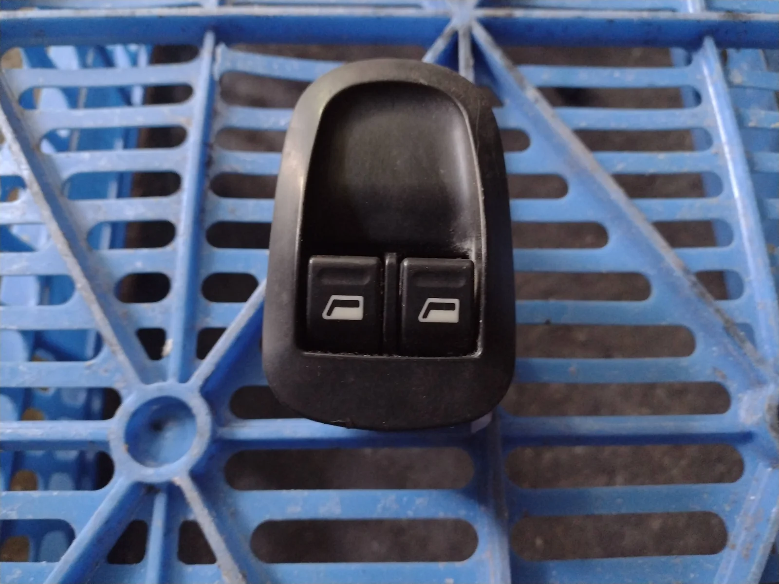 Foto de MANETA ELEVALUNAS DELANTERA IZQUIERDA PEUGEOT 206 1.4 HDi (68 CV / 50 KW) referencia 11531