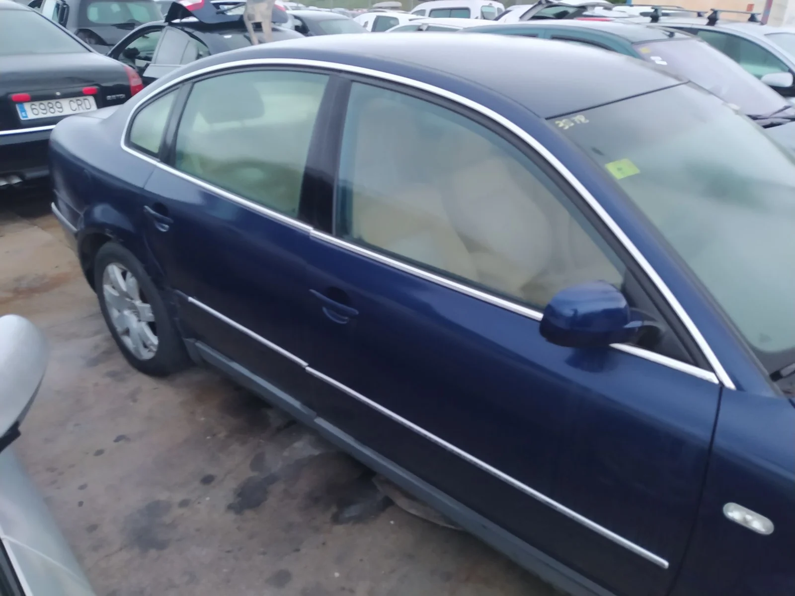 Foto de PUERTA DELANTERA DERECHA VOLKSWAGEN PASSAT BERLINA (3B2) 1.9 TDI (110 CV / 81 KW) referencia 3B4831052BE