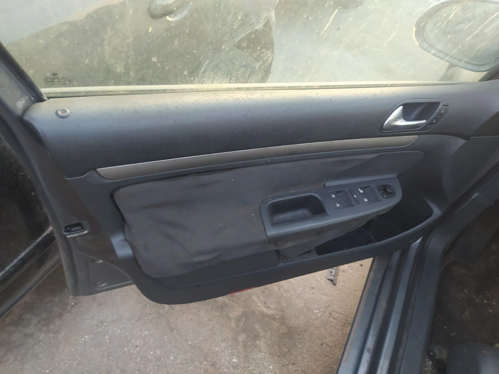 Foto de CERRADURA PUERTA DELANTERA IZQUIERDA VOLKSWAGEN GOLF V (1K1)(10.2003) 1.9 TDI (105 CV / 77 KW) referencia 3B1837015AT