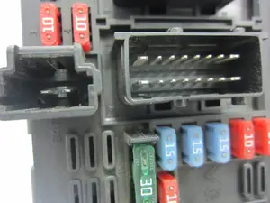 Foto de CAJA RELES / FUSIBLES PEUGEOT 206 1.4 HDi (68 CV / 50 KW) referencia 9657608880 foto 7