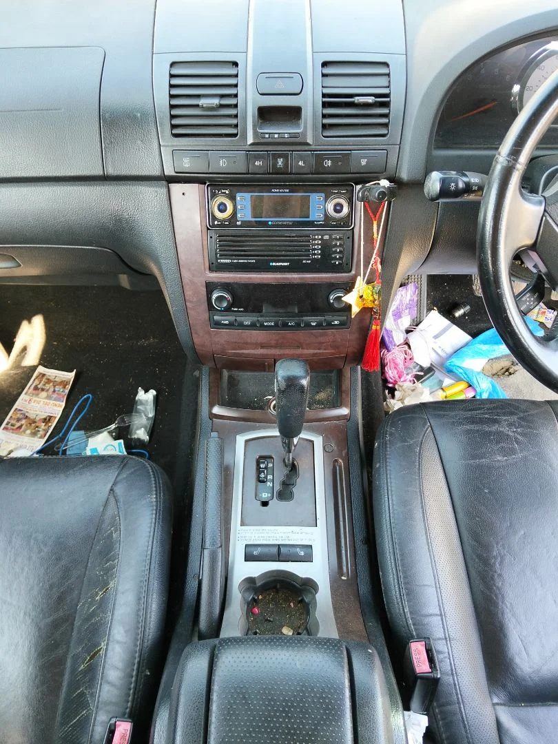 Foto de CONSOLA CENTRAL SSANGYONG REXTON 2.7 Turbodiesel CAT (160 CV / 118 KW)