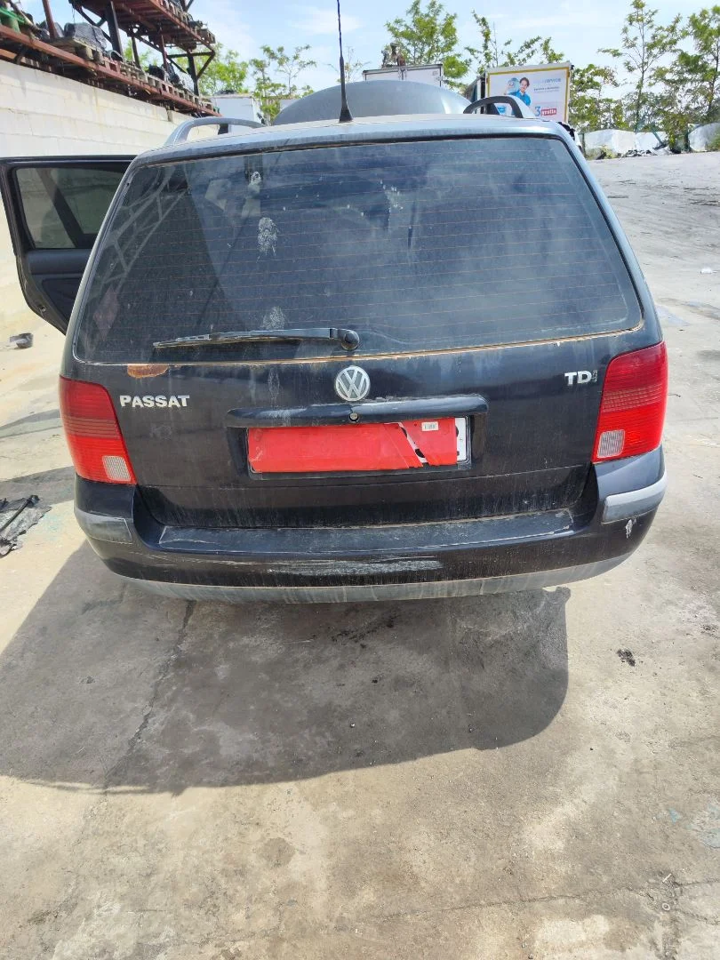 Foto de PORTON TRASERO VOLKSWAGEN PASSAT VARIANT (3B5) 1.9 TDI (110 CV / 81 KW) referencia 3B9827025K