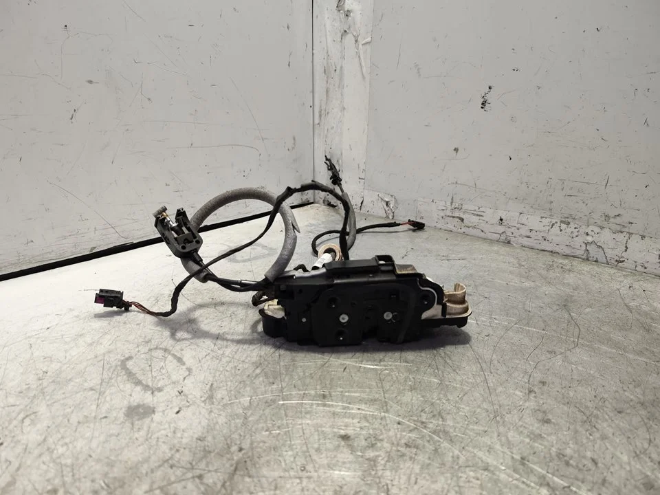 Foto de CERRADURA PUERTA DELANTERA IZQUIERDA VOLKSWAGEN GOLF VII (5G1/BE1) 1.6 16V TDI DPF (110 CV / 81 KW) referencia 5K1837015E