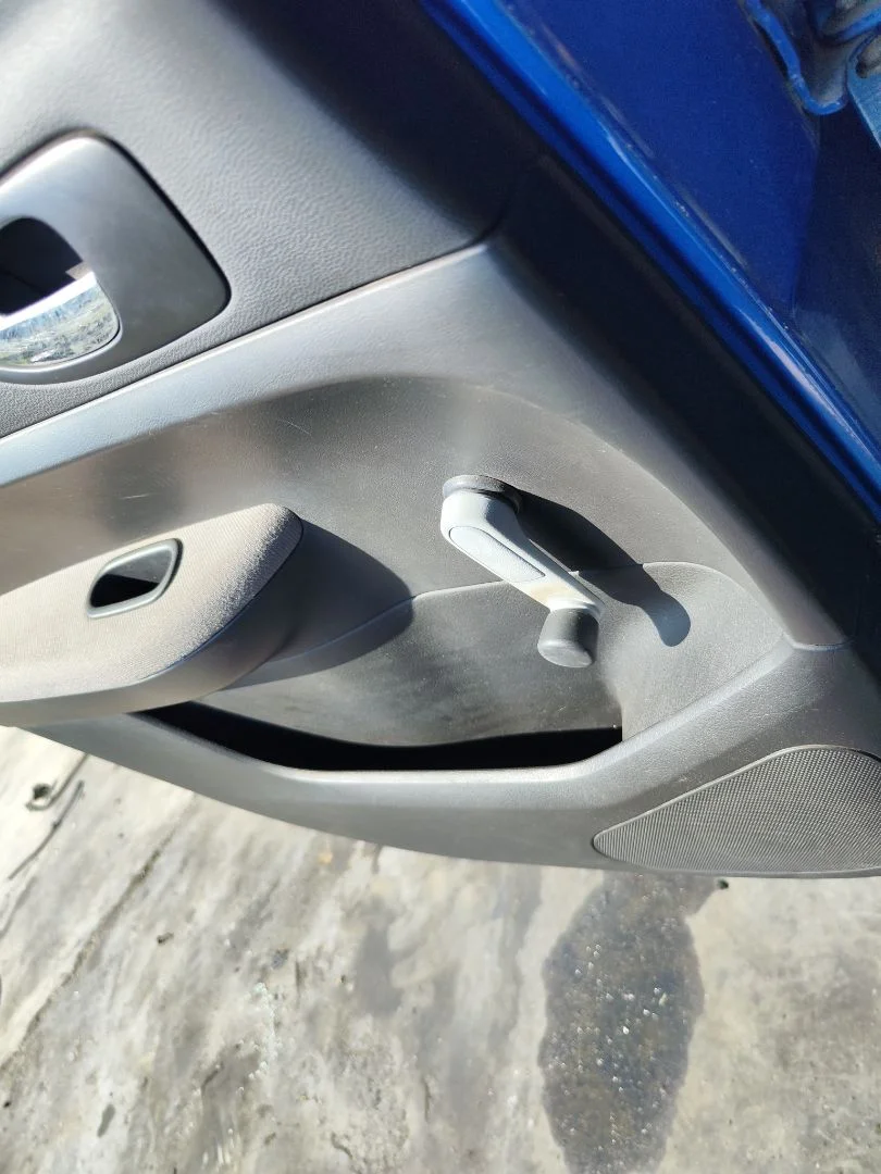Foto de MANETA ELEVALUNAS TRASERA IZQUIERDA PEUGEOT 307 (S1)(04.2001) 1.6 16V CAT (109 CV / 80 KW)