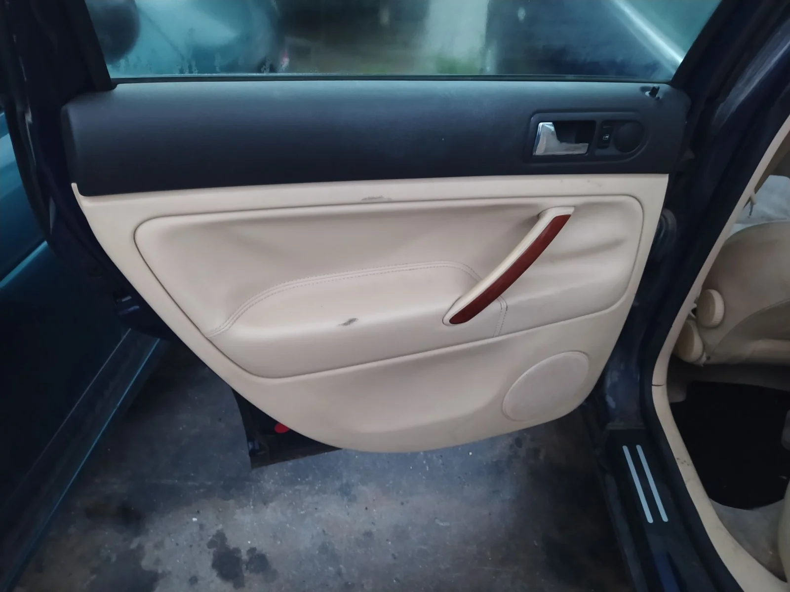Foto de CERRADURA PUERTA TRASERA IZQUIERDA VOLKSWAGEN PASSAT BERLINA (3B3) 1.9 TDI (131 CV / 96 KW) referencia 3B4839016AL