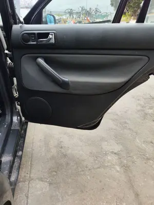 Foto de GUARNECIDO PUERTA TRASERA DERECHA VOLKSWAGEN BORA BERLINA (1J2)(1998) 1.9 TDI (110 CV / 81 KW)