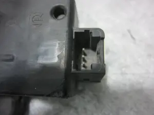 Foto de CERRADURA MALETERO / PORTON CITROEN XSARA BERLINA referencia 9646091480 foto 4
