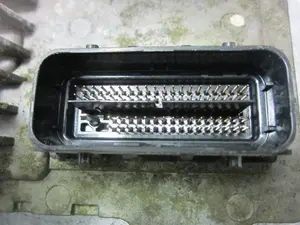 Foto de CENTRALITA MOTOR UCE CHEVROLET HHR 2.4 16V (170 CV / 125 KW) referencia 12618031 foto 2
