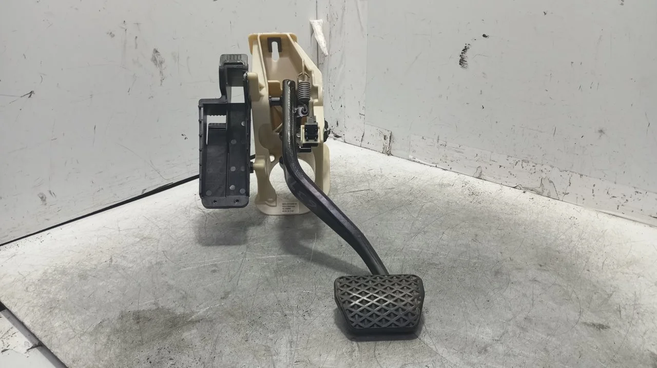 Foto de PEDAL FRENO BMW SERIE 5 TOURING (F11) 2.0 Turbodiesel (218 CV / 160 KW) referencia 677536804