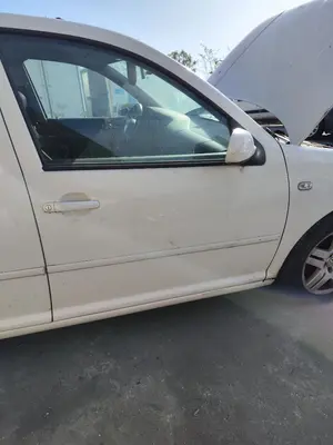 Foto de PUERTA DELANTERA DERECHA VOLKSWAGEN GOLF IV BERLINA (1J1)(10.1997) 2.0  (116 CV / 85 KW)