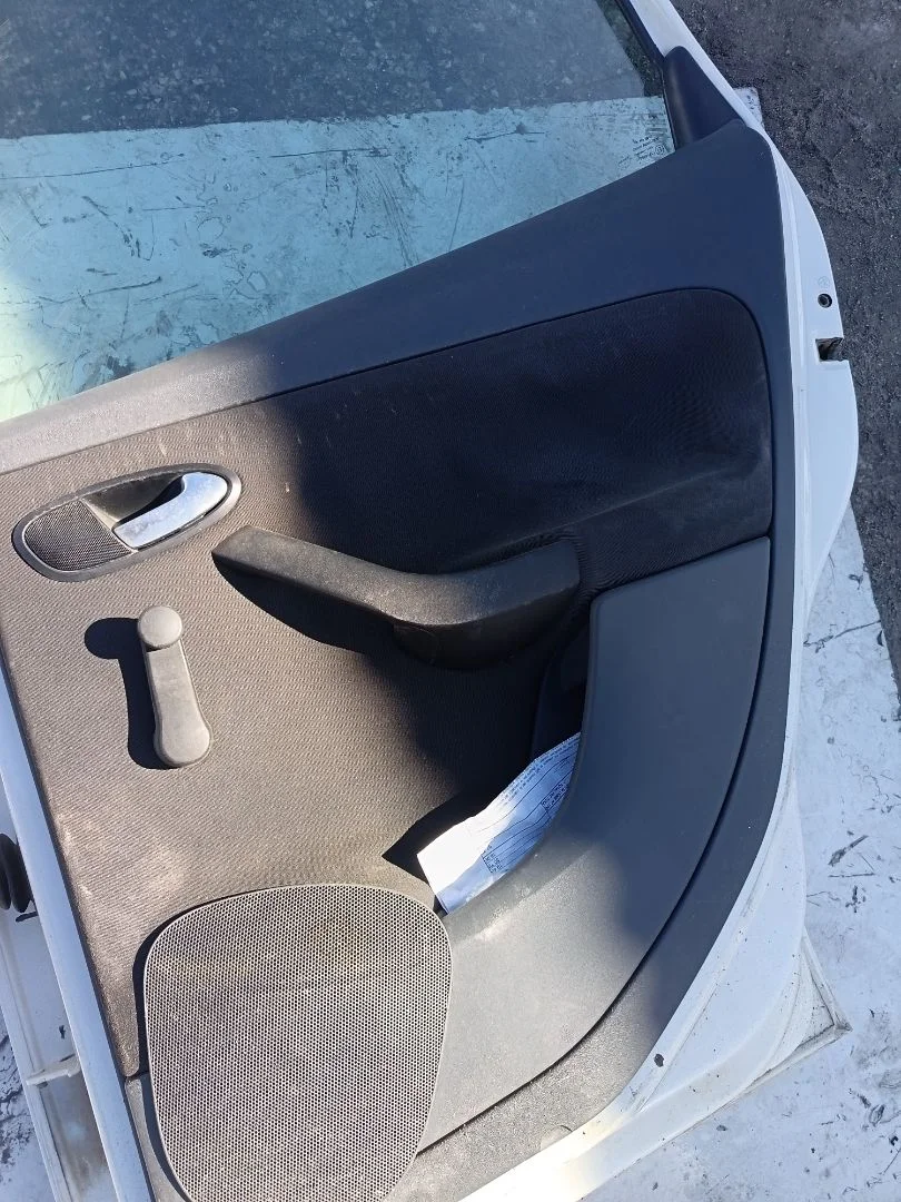 Foto de GUARNECIDO PUERTA TRASERA DERECHA SEAT ALTEA (5P1) 1.6 TDI (105 CV / 77 KW)