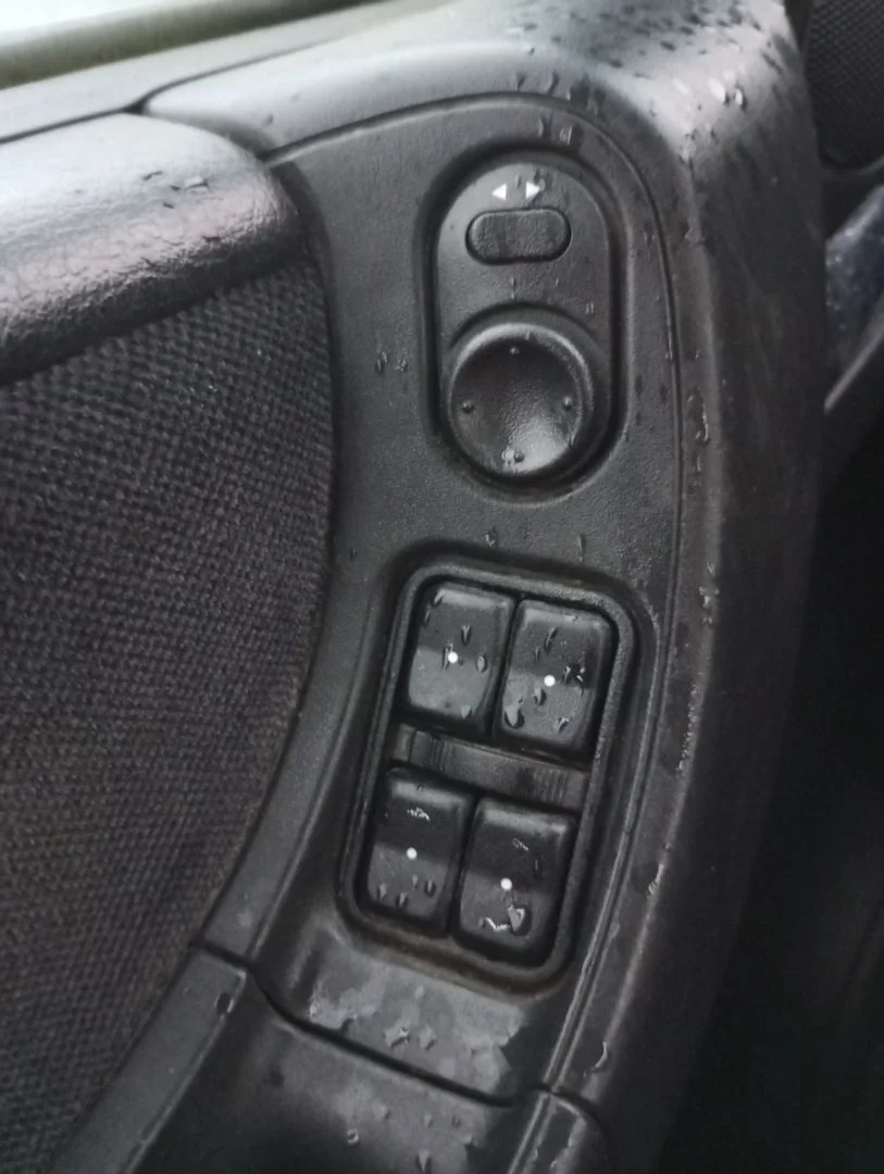 Foto de MANDO ELEVALUNAS DELANTERO IZQUIERDO OPEL ZAFIRA A 2.0 DTI (101 CV / 74 KW)