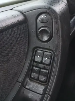 Foto de MANDO ELEVALUNAS DELANTERO IZQUIERDO OPEL ZAFIRA A 2.0 DTI (101 CV / 74 KW)