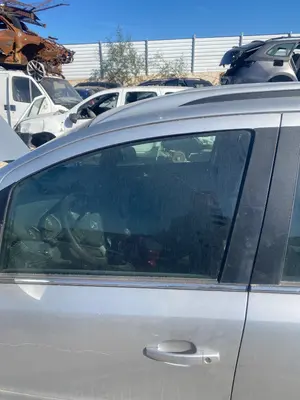 Foto de LUNA DELANTERA IZQUIERDA OPEL ZAFIRA B 1.9 CDTI (120 CV / 88 KW) referencia 93184335