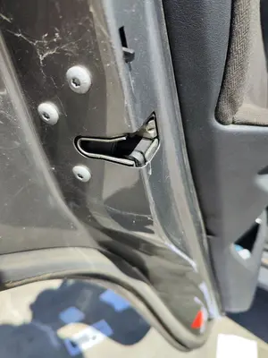 Foto de CERRADURA PUERTA TRASERA IZQUIERDA BMW SERIE X5 (E53) 3.0 Turbodiesel CAT (218 CV / 160 KW)