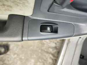 Foto de MANDO ELEVALUNAS TRASERO IZQUIERDO KIA CERATO (LD) 1.5 CRDi (102 CV / 75 KW) referencia 621W03620