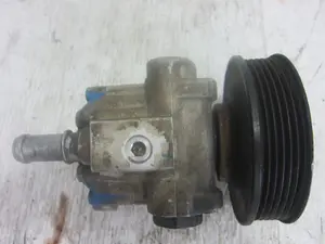 Foto de BOMBA DIRECCION VOLKSWAGEN GOLF IV BERLINA (1J1)(10.1997) referencia 030145269A foto 4