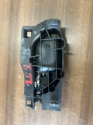Foto de MANETA INTERIOR TRASERA IZQUIERDA CITROEN C4 BERLINA 1.6 16V HDi (90 CV / 66 KW) referencia 100187386 foto 2