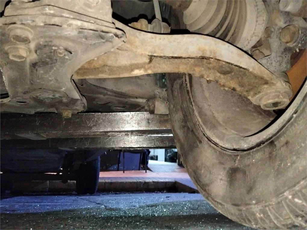 Foto de BRAZO SUSPENSION DELANTERO IZQUIERDO CHRYSLER VOYAGER (RG)